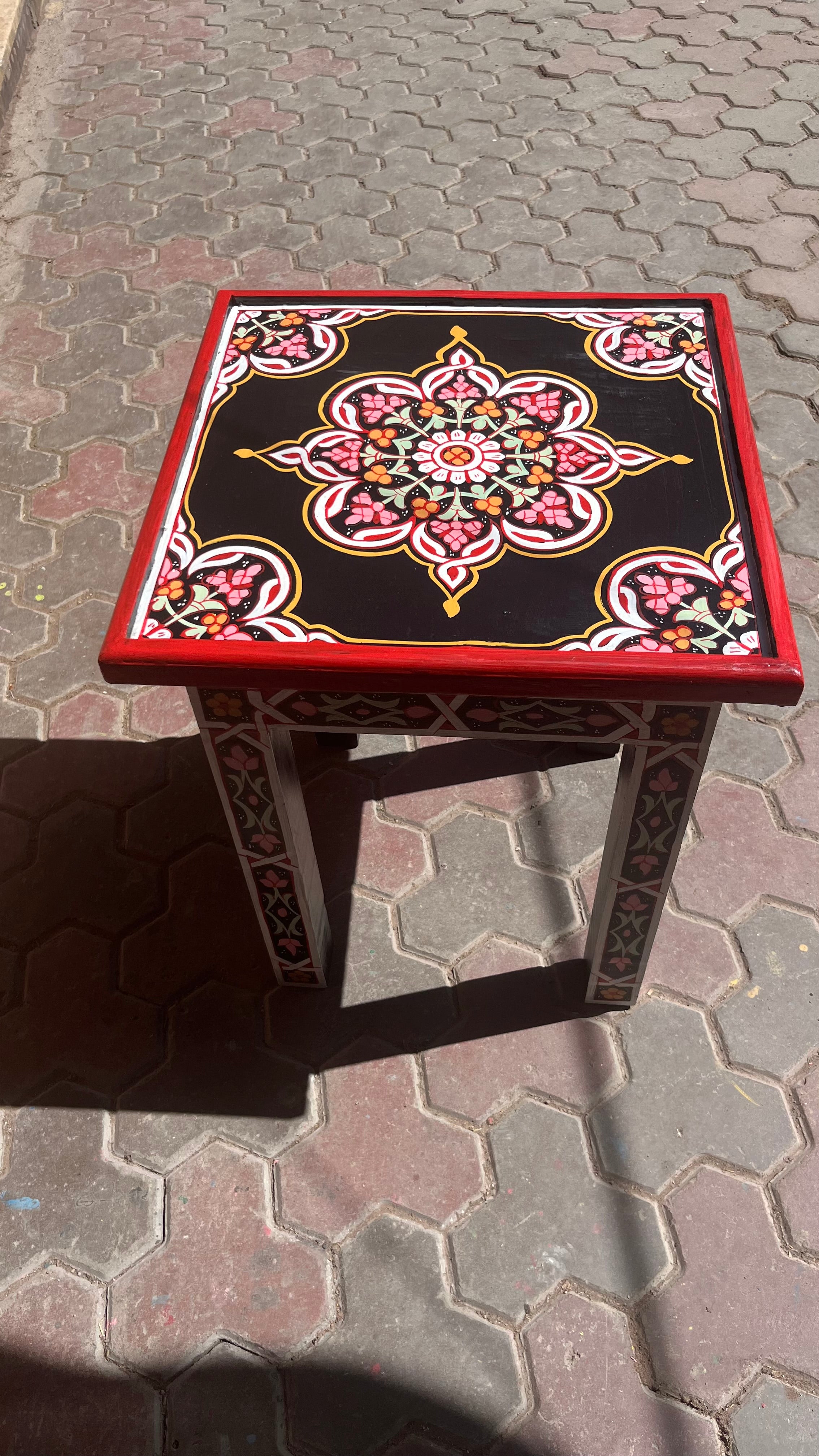 Solid Wood Side Table with Oriental Charm
Bring authentic Moroccan elegance into your home