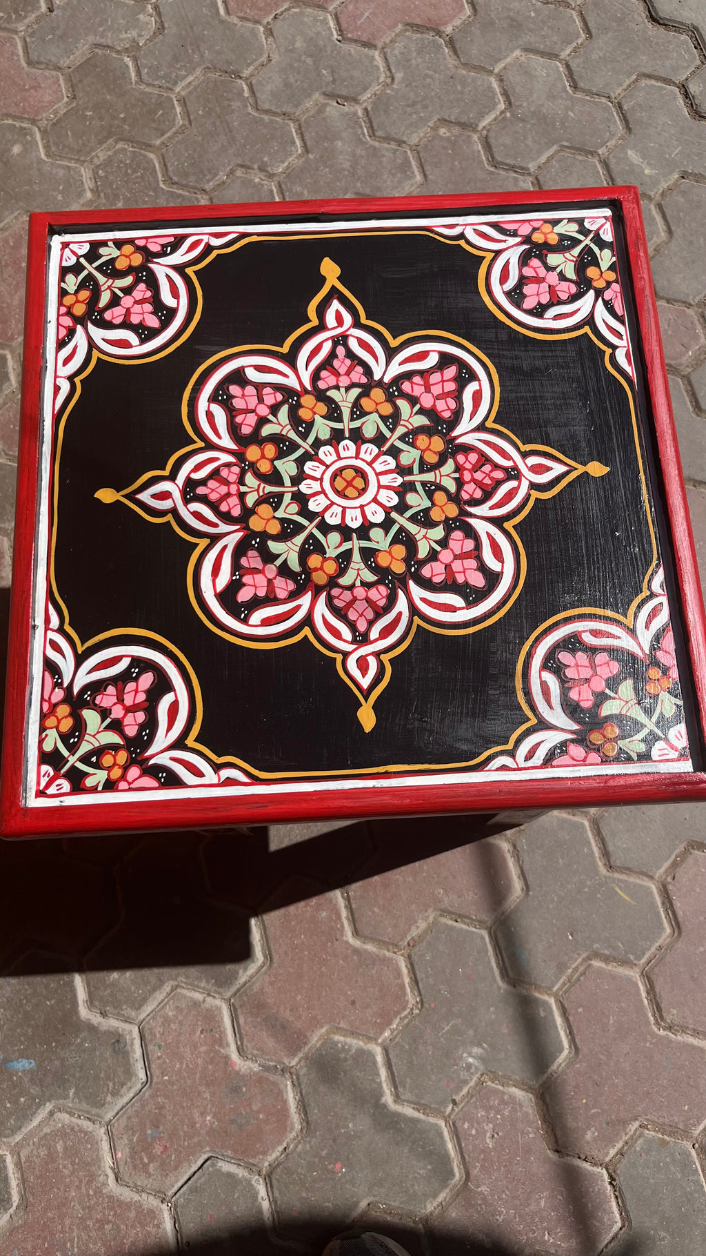 Solid Wood Side Table with Oriental Charm
Bring authentic Moroccan elegance into your home
