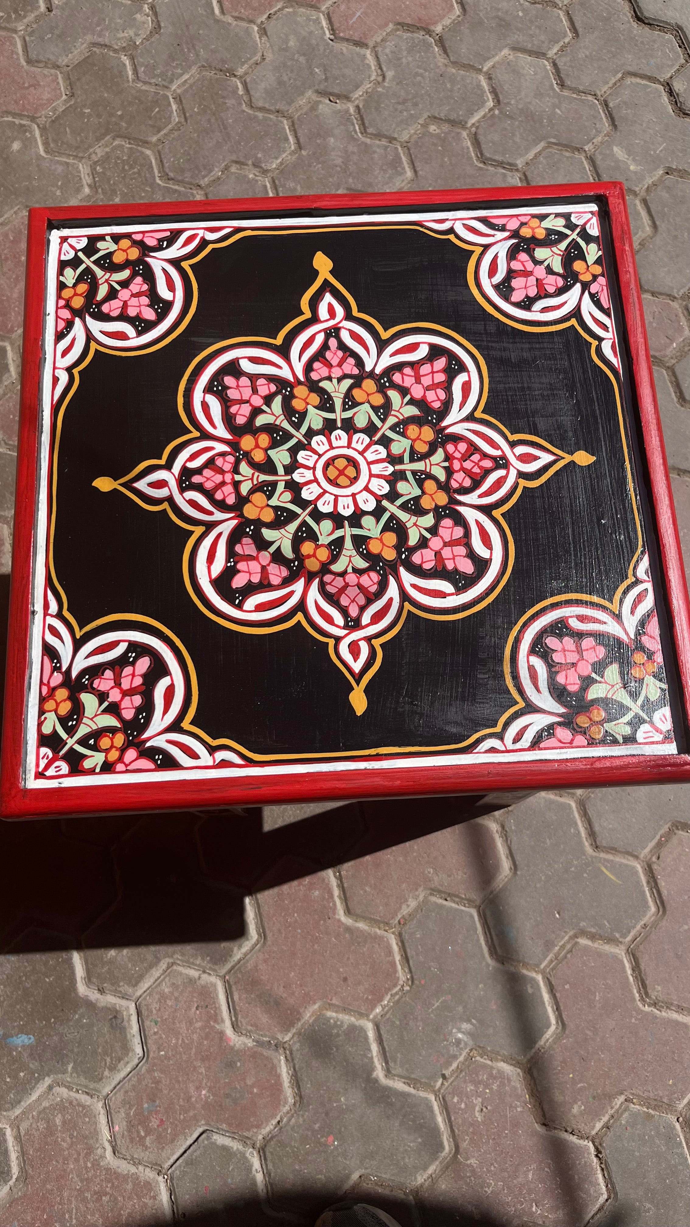 Solid Wood Side Table with Oriental Charm
Bring authentic Moroccan elegance into your home